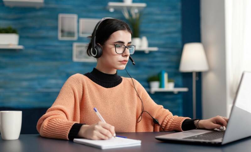 Écouter, observer, répéter, s’enregistrer et continuer à pratiquer